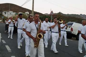Una diana floreada prepara a Lomo Magullo para la Traída del Agua (Foto Francisco Javier Santana y José Florido)